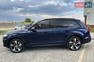 Позашляховик / Кросовер Audi Q7 2020 в 