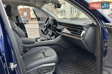 Позашляховик / Кросовер Audi Q7 2020 в 