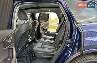 Позашляховик / Кросовер Audi Q7 2020 в 