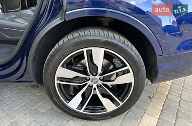 Позашляховик / Кросовер Audi Q7 2020 в 