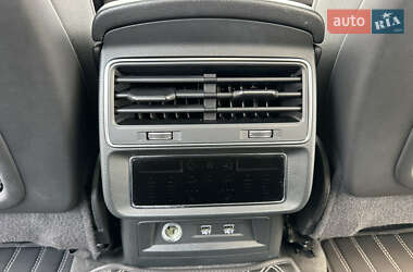 Позашляховик / Кросовер Audi Q7 2020 в 