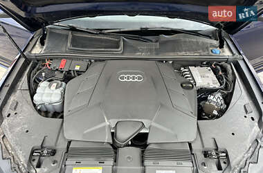 Позашляховик / Кросовер Audi Q7 2020 в 
