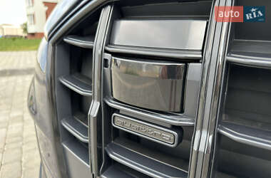 Позашляховик / Кросовер Audi Q7 2020 в 