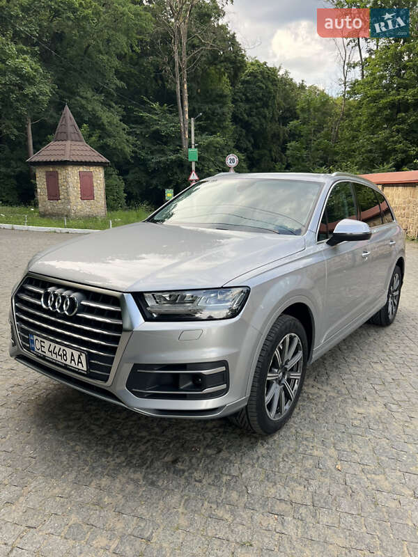 Внедорожник / Кроссовер Audi Q7 2017 в 