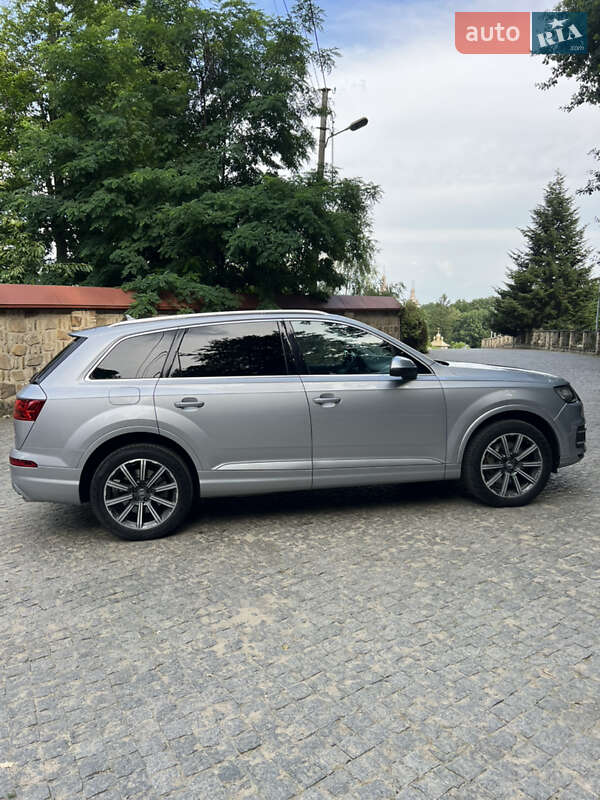 Позашляховик / Кросовер Audi Q7 2017 в Чернівцях