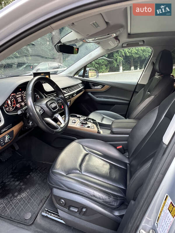 Позашляховик / Кросовер Audi Q7 2017 в Чернівцях