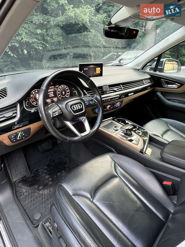 Позашляховик / Кросовер Audi Q7 2017 в Чернівцях