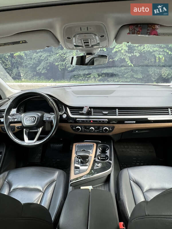 Позашляховик / Кросовер Audi Q7 2017 в Чернівцях