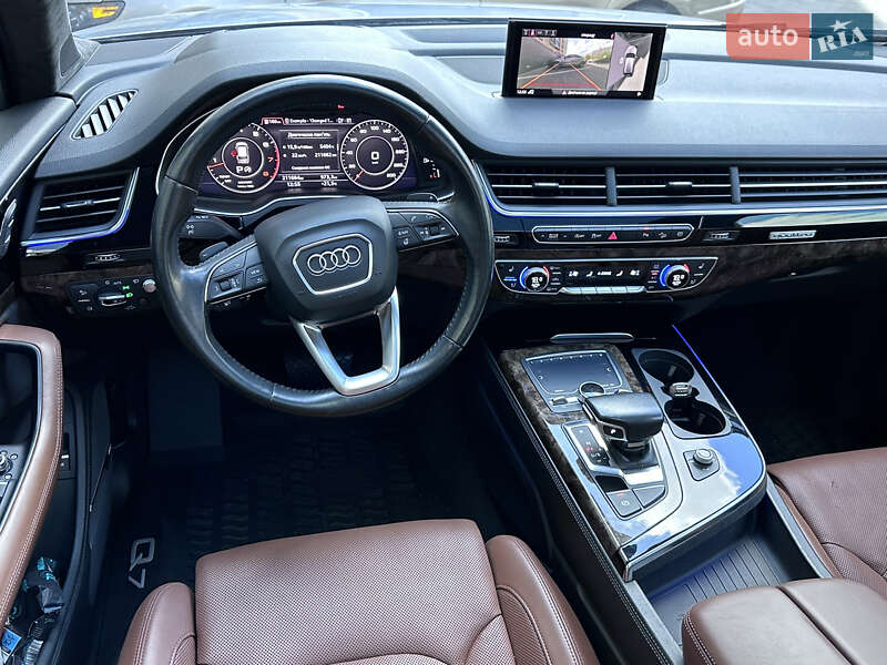Позашляховик / Кросовер Audi Q7 2017 в Луцьку