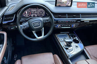 Внедорожник / Кроссовер Audi Q7 2017 в 