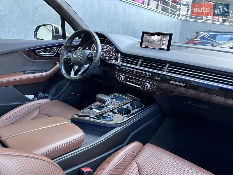 Позашляховик / Кросовер Audi Q7 2017 в Луцьку