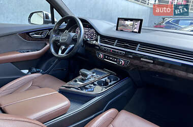 Внедорожник / Кроссовер Audi Q7 2017 в 