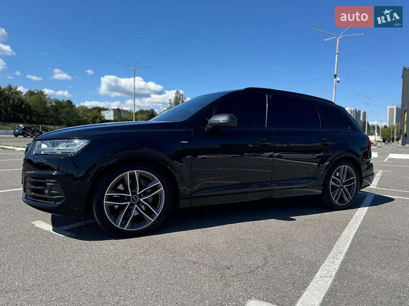 Позашляховик / Кросовер Audi Q7 2018 в Києві