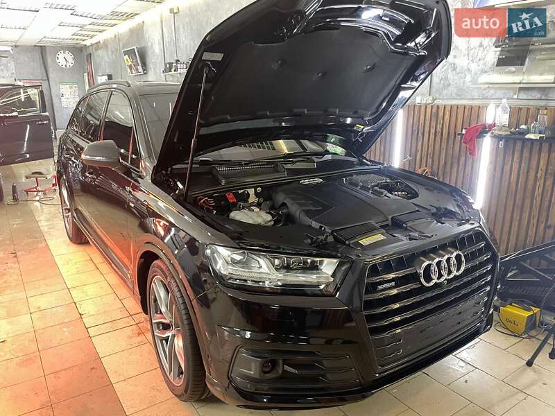 Позашляховик / Кросовер Audi Q7 2018 в Києві
