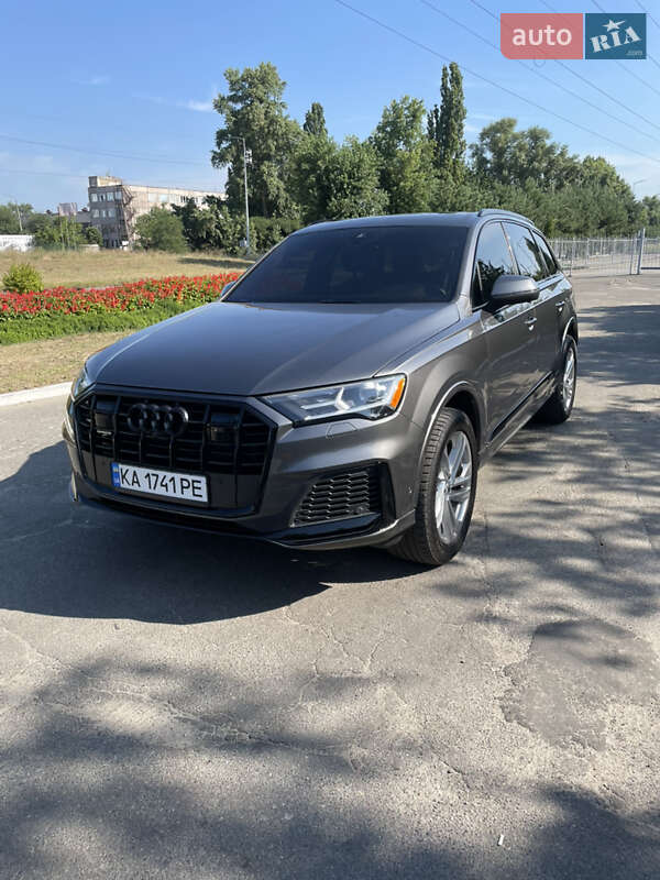 Внедорожник / Кроссовер Audi Q7 2020 в 