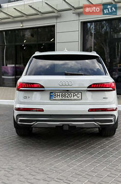 Внедорожник / Кроссовер Audi Q7 2020 в 