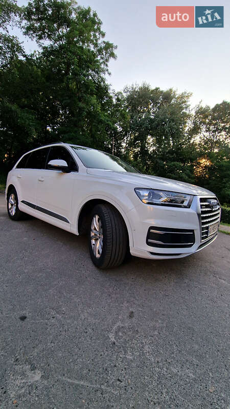 Позашляховик / Кросовер Audi Q7 2016 в 