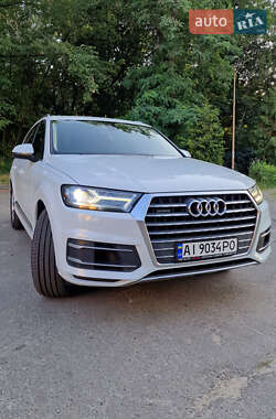 Позашляховик / Кросовер Audi Q7 2016 в 