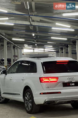 Внедорожник / Кроссовер Audi Q7 2017 в 