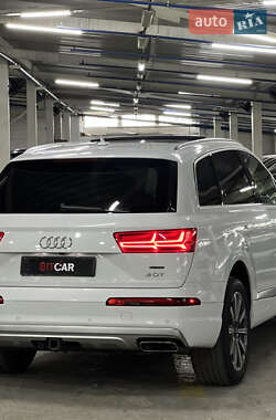 Внедорожник / Кроссовер Audi Q7 2017 в 