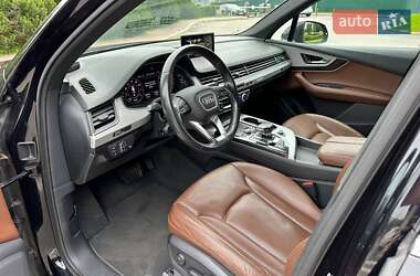 Внедорожник / Кроссовер Audi Q7 2017 в 
