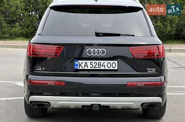 Внедорожник / Кроссовер Audi Q7 2017 в 
