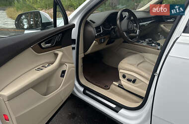 Позашляховик / Кросовер Audi Q7 2017 в 