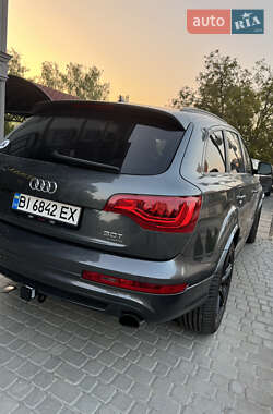Позашляховик / Кросовер Audi Q7 2015 в 