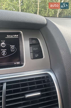 Позашляховик / Кросовер Audi Q7 2013 в 