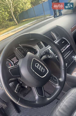 Позашляховик / Кросовер Audi Q7 2013 в 