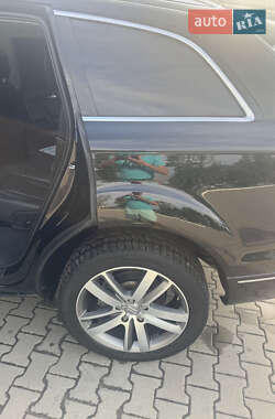 Позашляховик / Кросовер Audi Q7 2013 в 