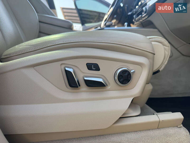 Позашляховик / Кросовер Audi Q7 2016 в Луцьку