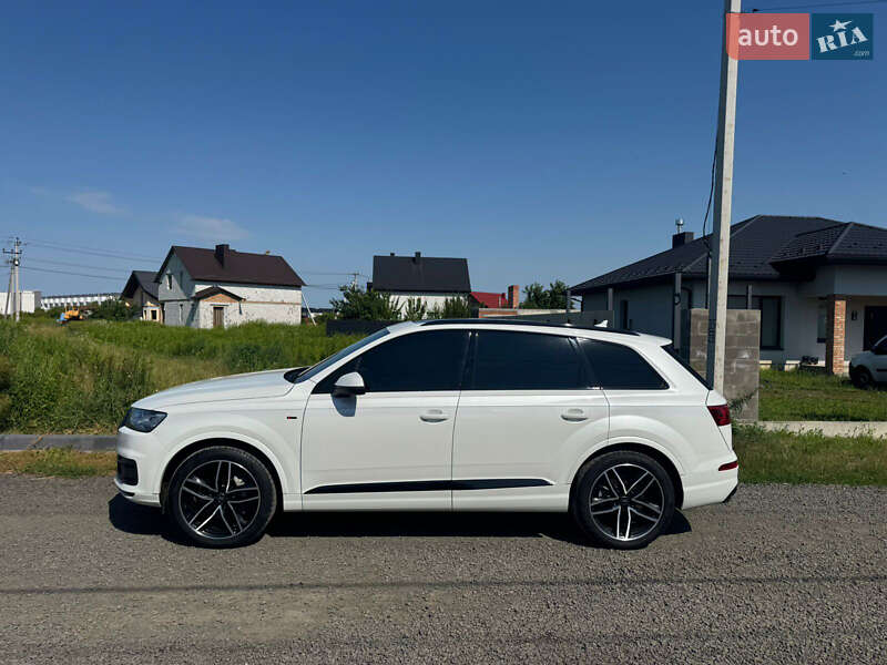 Позашляховик / Кросовер Audi Q7 2016 в Луцьку