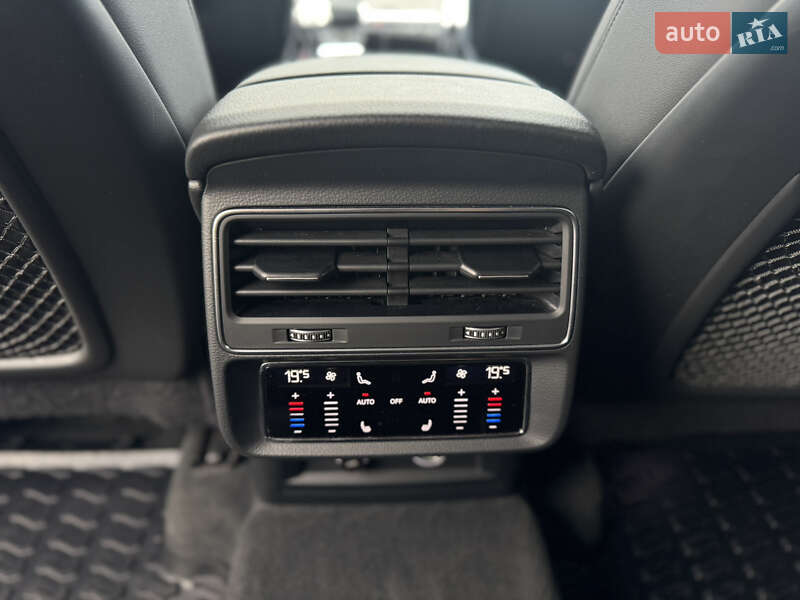 Позашляховик / Кросовер Audi Q7 2020 в Мукачевому
