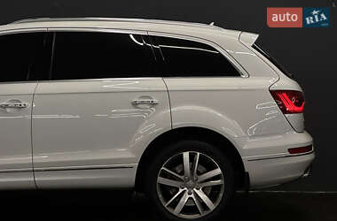 Позашляховик / Кросовер Audi Q7 2013 в 