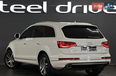 Позашляховик / Кросовер Audi Q7 2013 в 