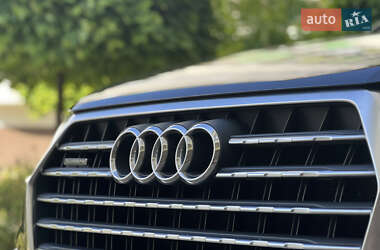 Позашляховик / Кросовер Audi Q7 2016 в 