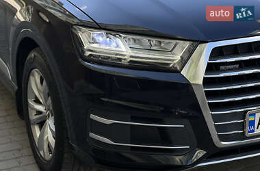 Позашляховик / Кросовер Audi Q7 2016 в 