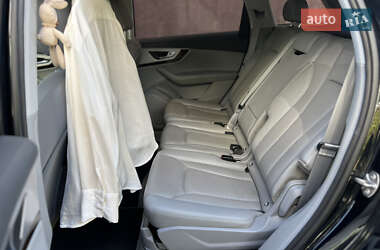 Позашляховик / Кросовер Audi Q7 2016 в 