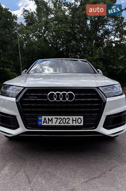 Внедорожник / Кроссовер Audi Q7 2017 в 