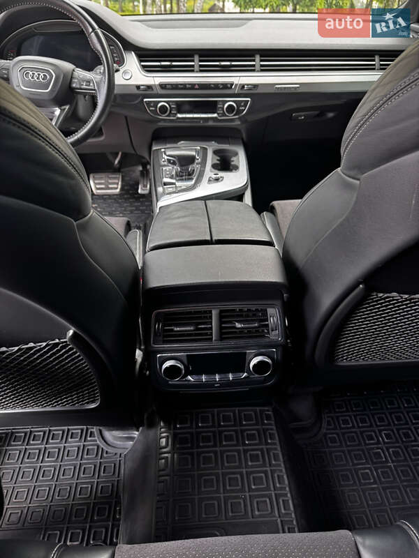 Позашляховик / Кросовер Audi Q7 2017 в Житомирі