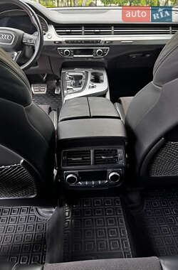 Внедорожник / Кроссовер Audi Q7 2017 в 