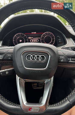 Внедорожник / Кроссовер Audi Q7 2017 в 