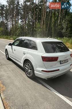 Внедорожник / Кроссовер Audi Q7 2016 в 