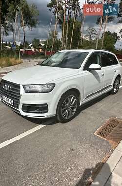 Внедорожник / Кроссовер Audi Q7 2016 в 
