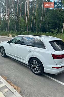 Внедорожник / Кроссовер Audi Q7 2016 в 