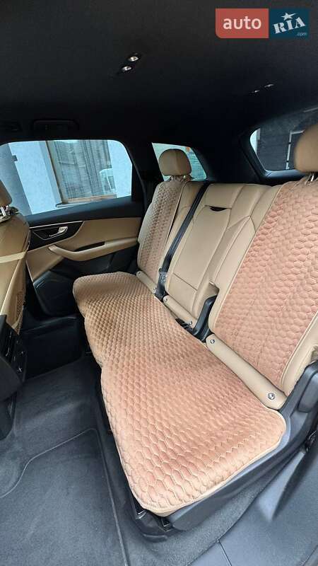 Внедорожник / Кроссовер Audi Q7 2021 в Воловце