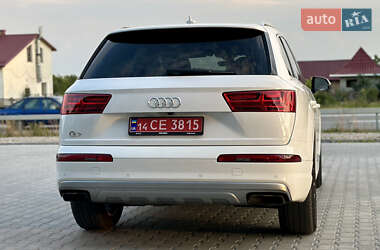 Позашляховик / Кросовер Audi Q7 2018 в 