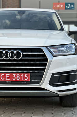 Позашляховик / Кросовер Audi Q7 2018 в 