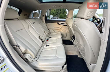 Позашляховик / Кросовер Audi Q7 2018 в 